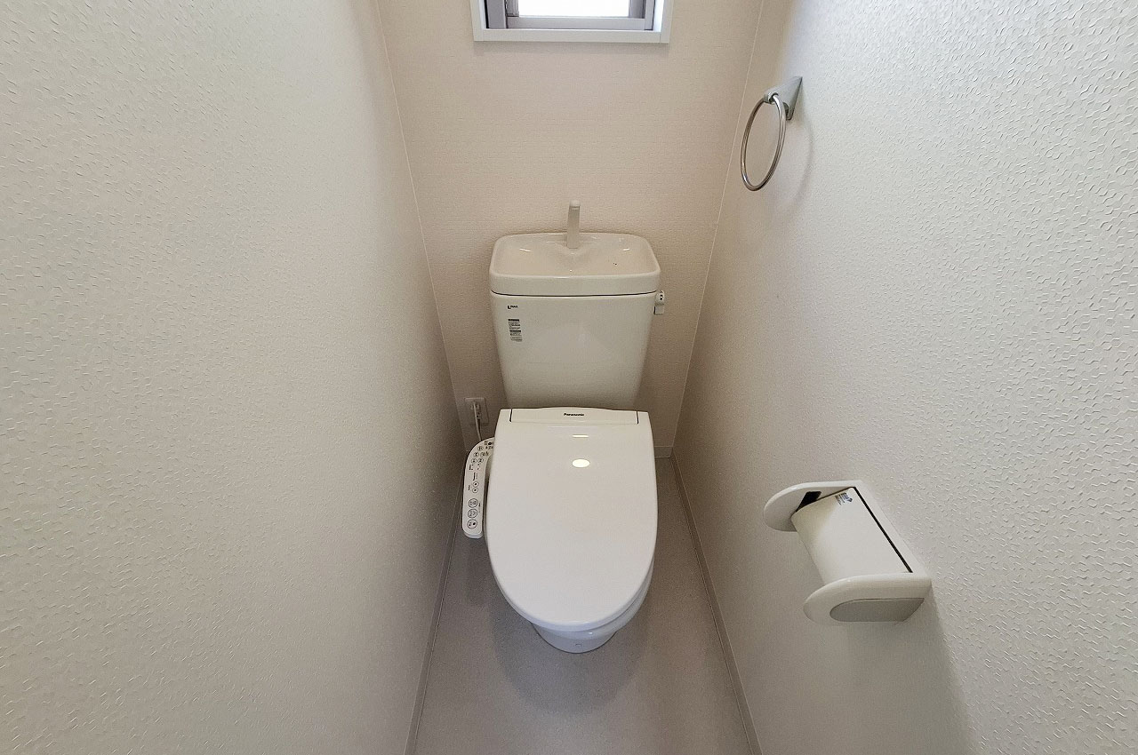 2階トイレ（温水洗浄便座・換気扇新調）