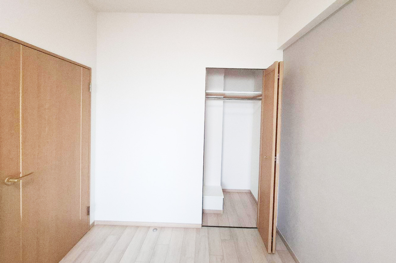 洋室：クローゼット付きで収納力あり。整理整頓しやすく居室をすっきり広く使えます。