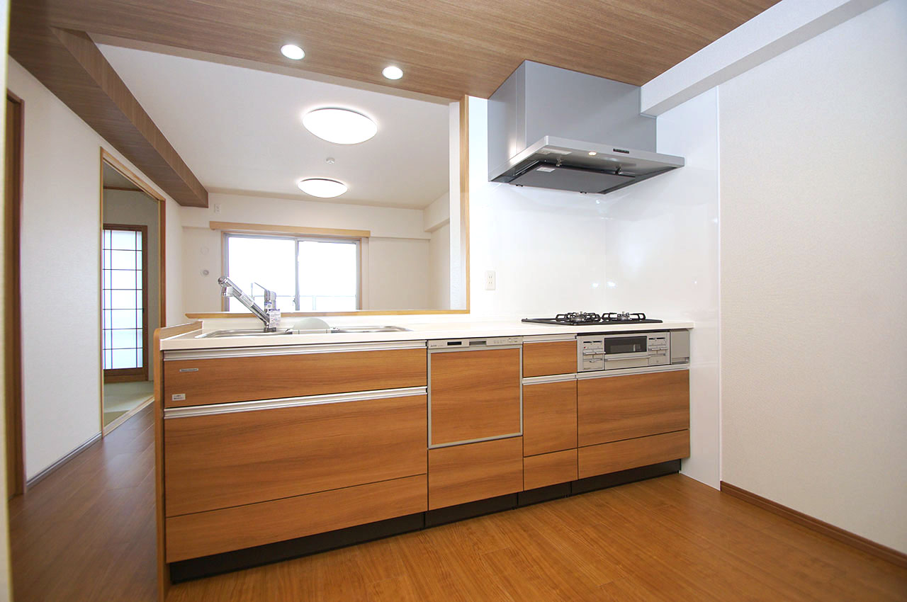 キッチン周りもリフォームでまっさらに。タカラスタンダードのシステムキッチンも新調しました。