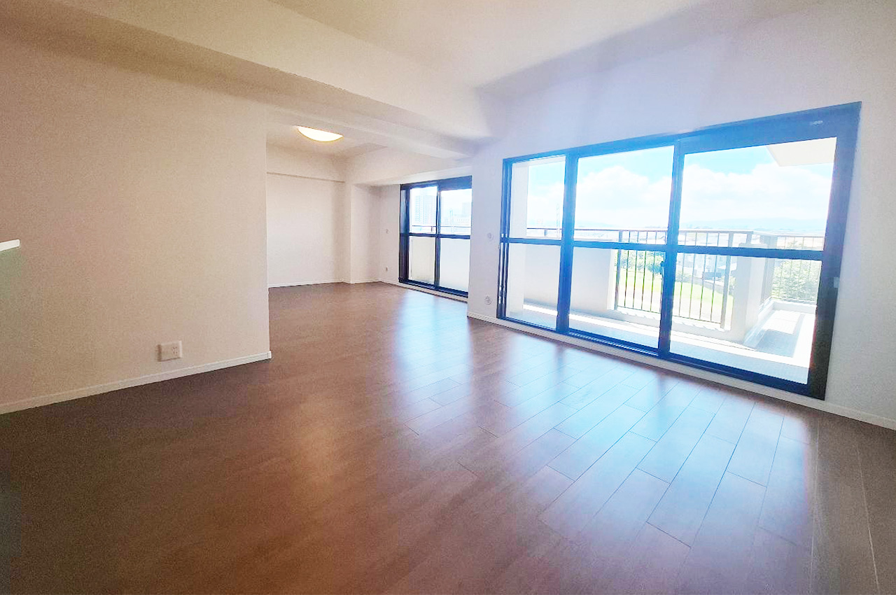 LDK：南向きバルコニーに面しており日当り良好。