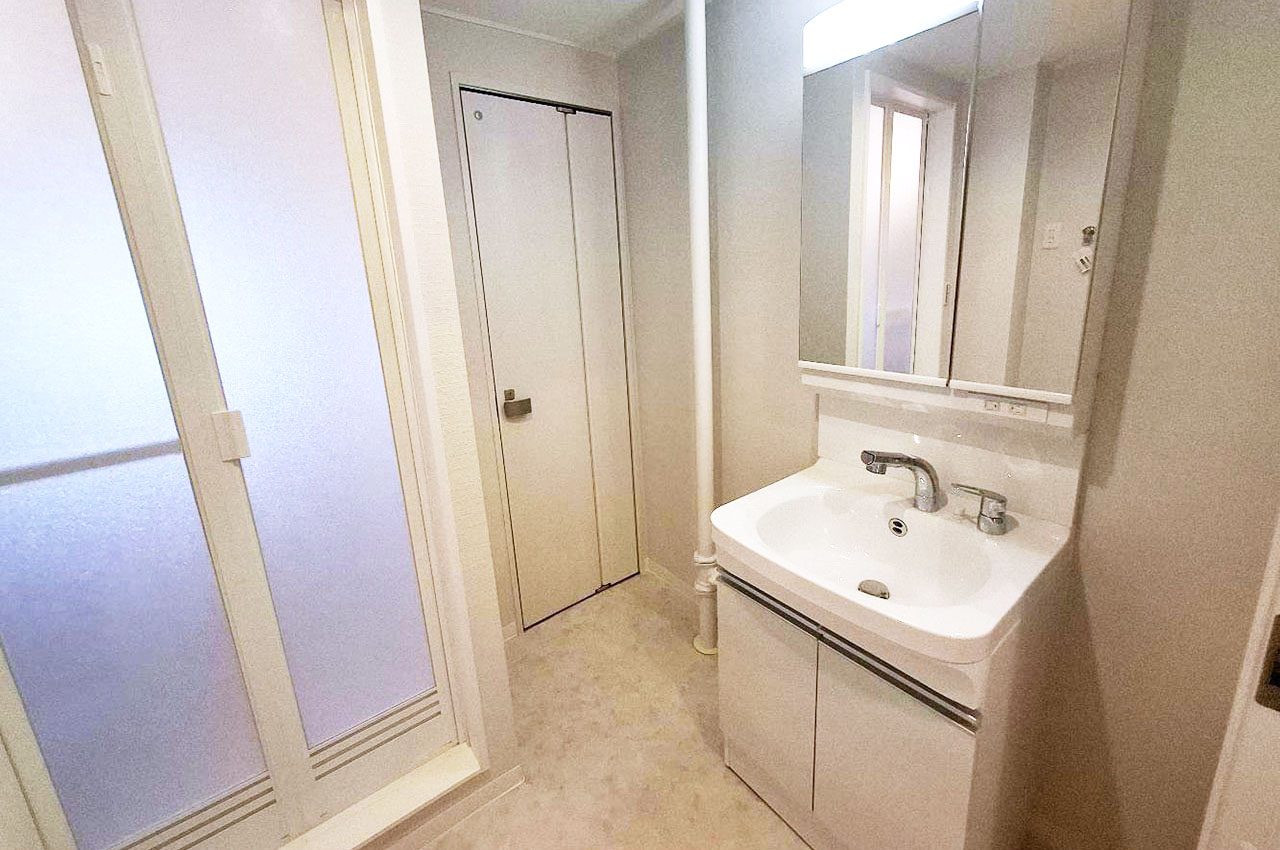 タカラスタンダードの洗面化粧台を新調するなど、洗面室内もリフォームで一新しました。