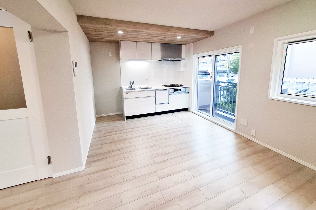 LDK:クロスやフローリングを貼替えるなどリフォーム済み。