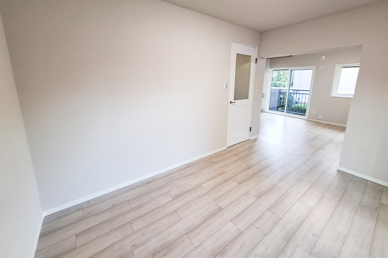 LDK:和室をLDKに取り込み広々とした空間にリノベーション済み。