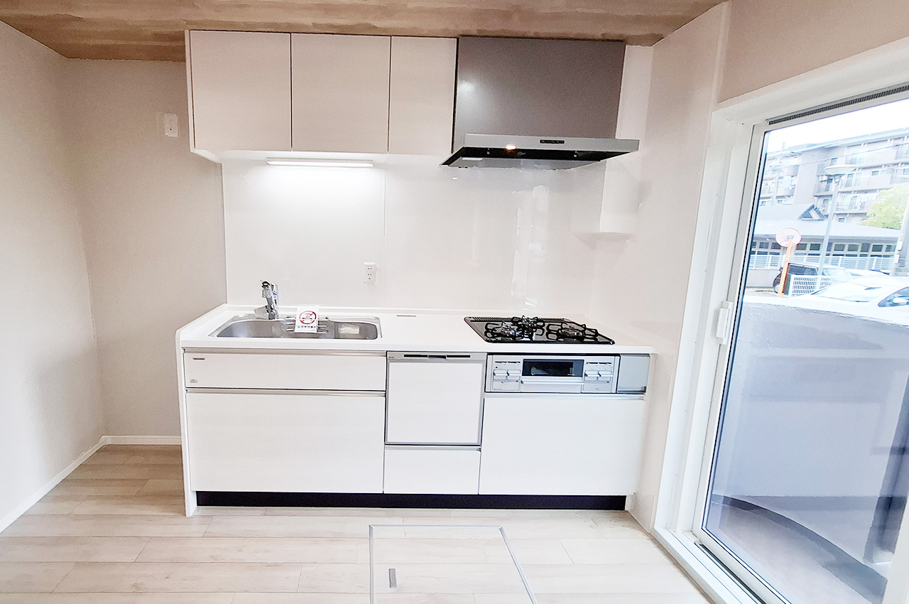 キッチン:食洗機・浄水器付きのシステムキッチンを新調済み。