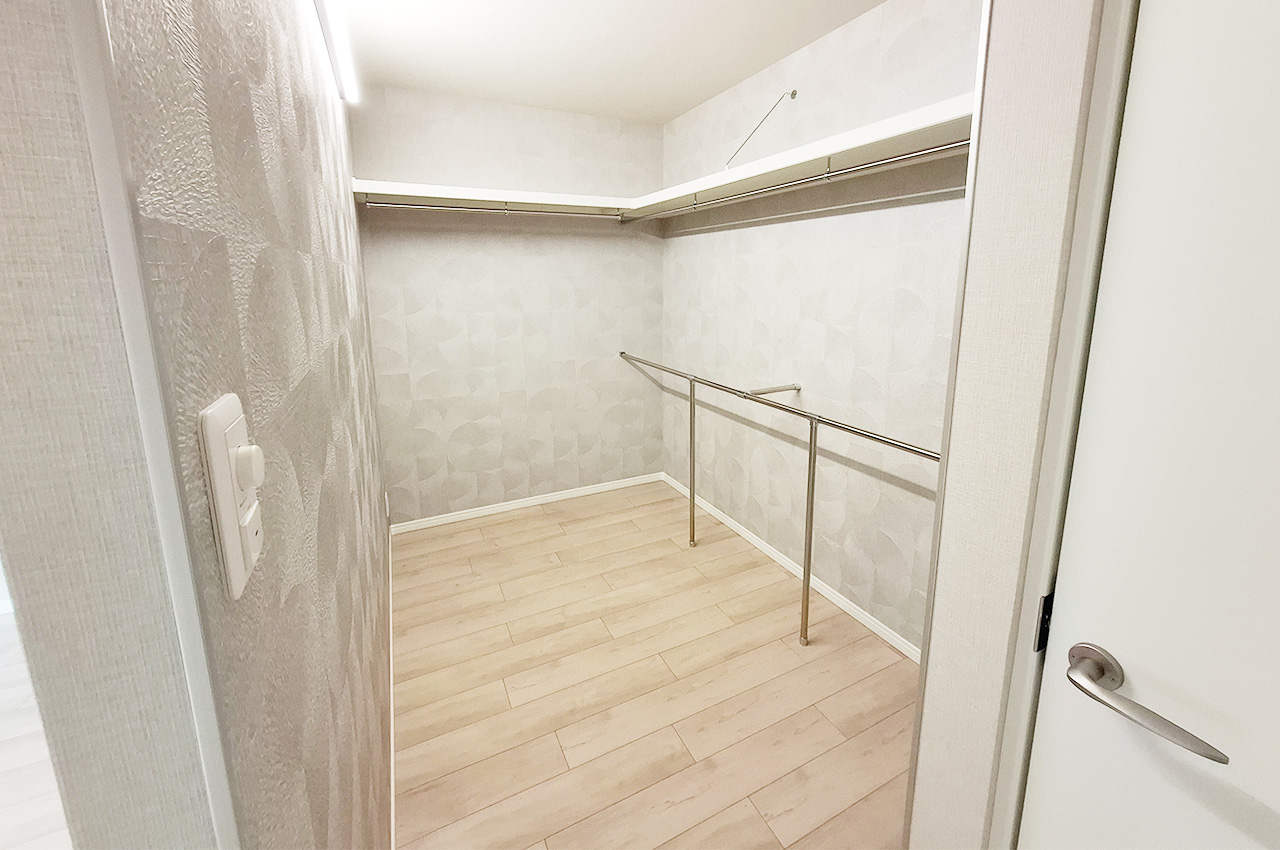 洋室2:大容量のウォークインクローゼットで整理整頓もラクラク。