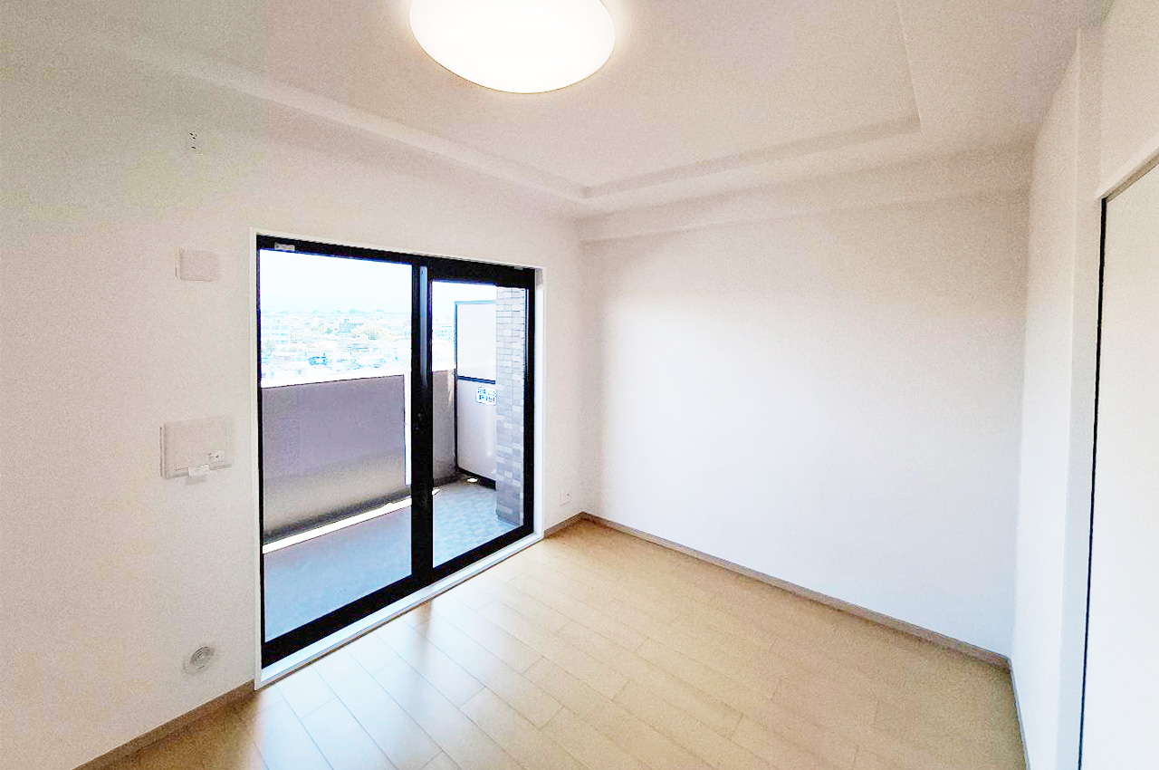 LDK:白基調の室内はどんなインテリアでも合わせやすく、好みのテイストを楽しめます。