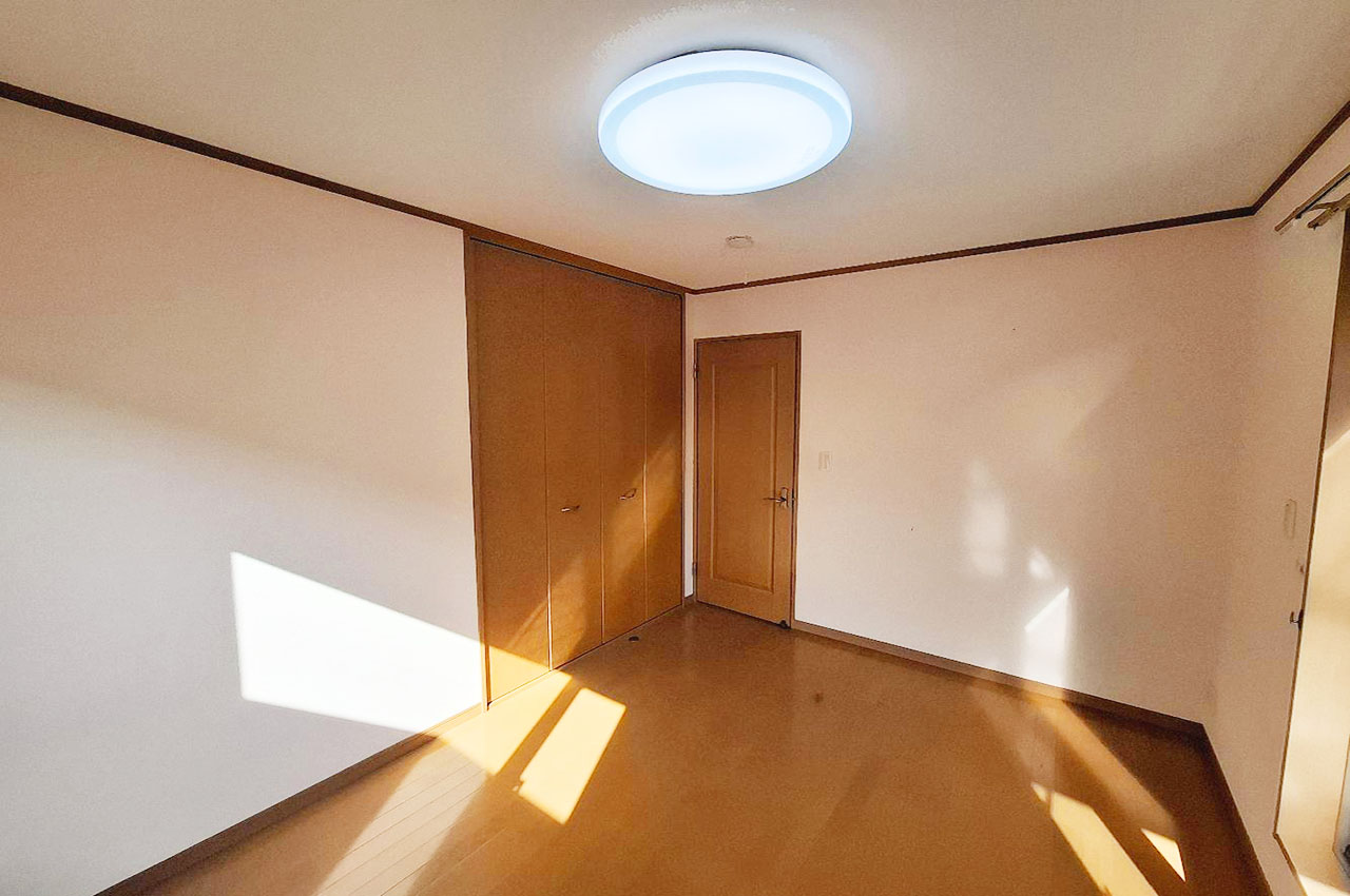 洋室②(照明器具撤去予定)