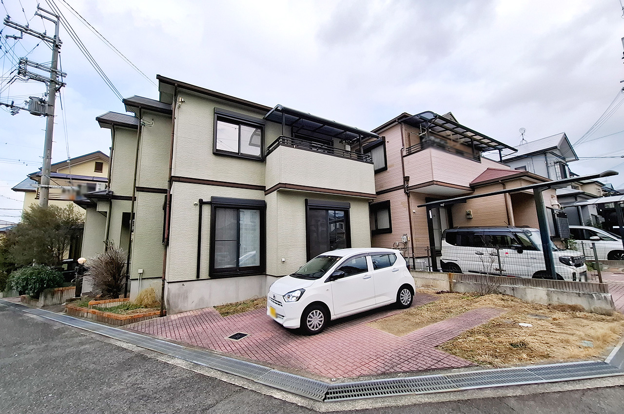 前面道路を含む外観