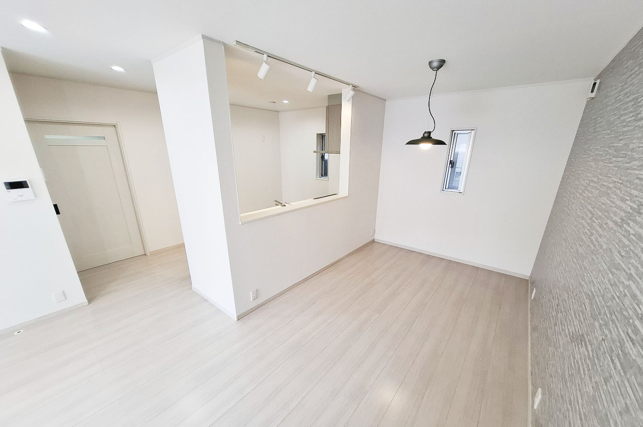 開口部の広い対面キッチン。キッチンに熱がこもらない設計です。