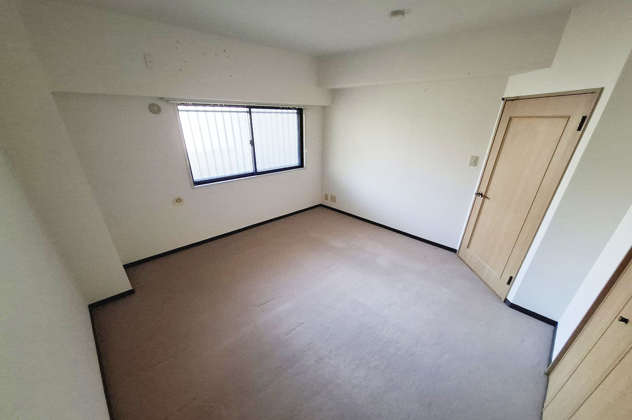 斜めになった入り口が、お部屋のアクセントに。