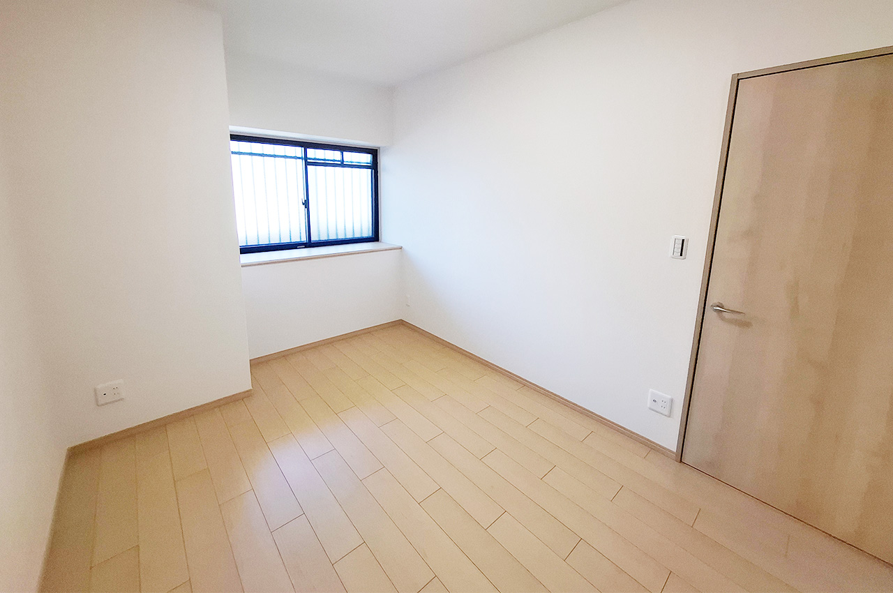 洋室1:クロスやフローリングを貼替えるなどリフォーム済み。