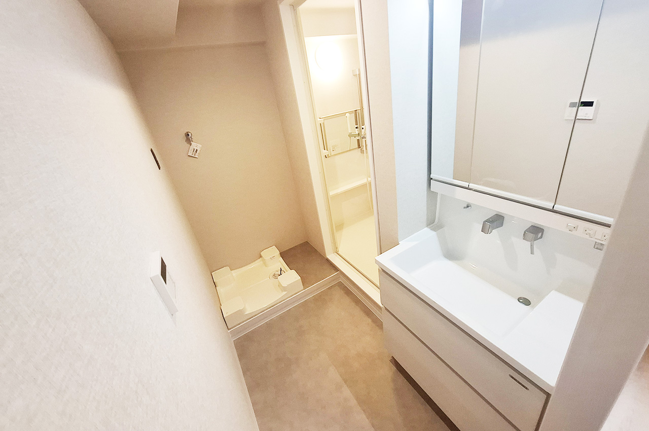 洗面室:洗面化粧台を新調済み。