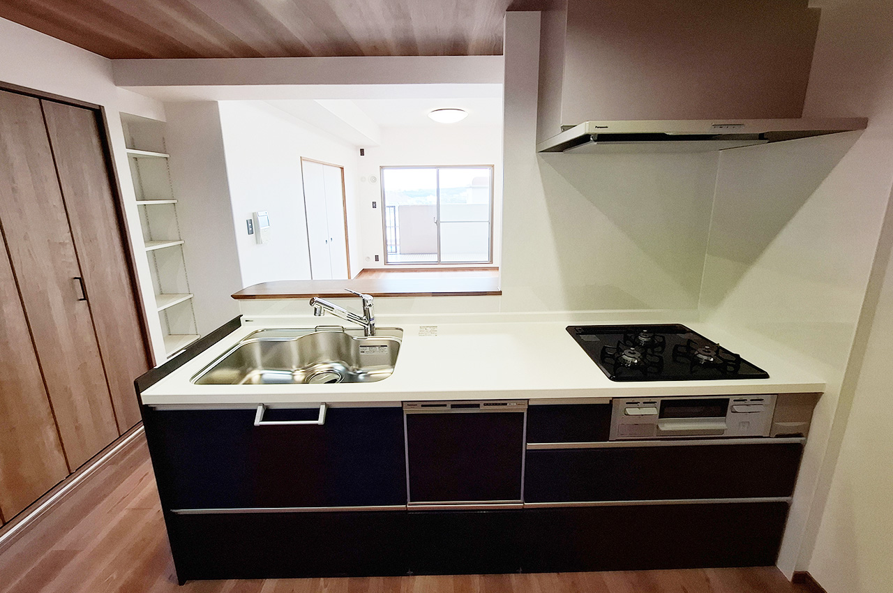 キッチン：食洗機・浄水器付きのシステムキッチンを新調済み。