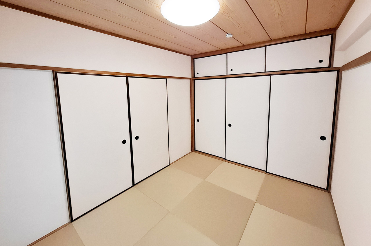 和室：半帖畳を新調するなどきれいにリフォーム済み。ワイドな押入付きです。