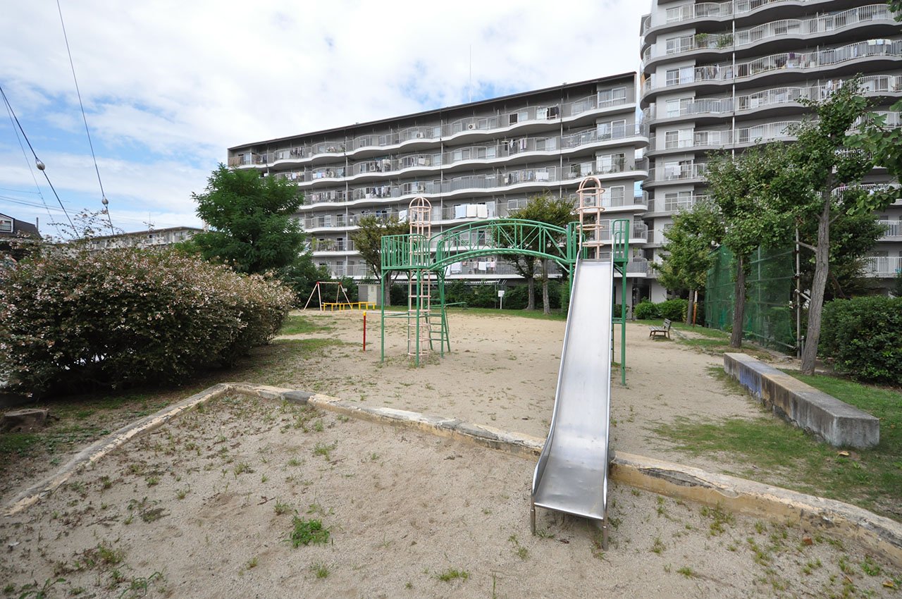 隣接公園(金岡町いちょう公園)