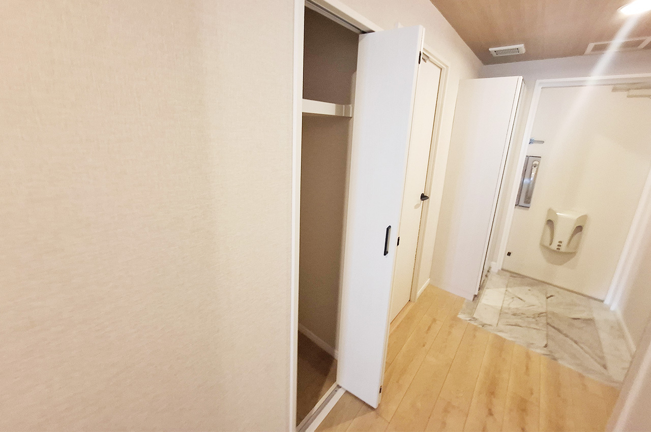 廊下物入：新調済み。