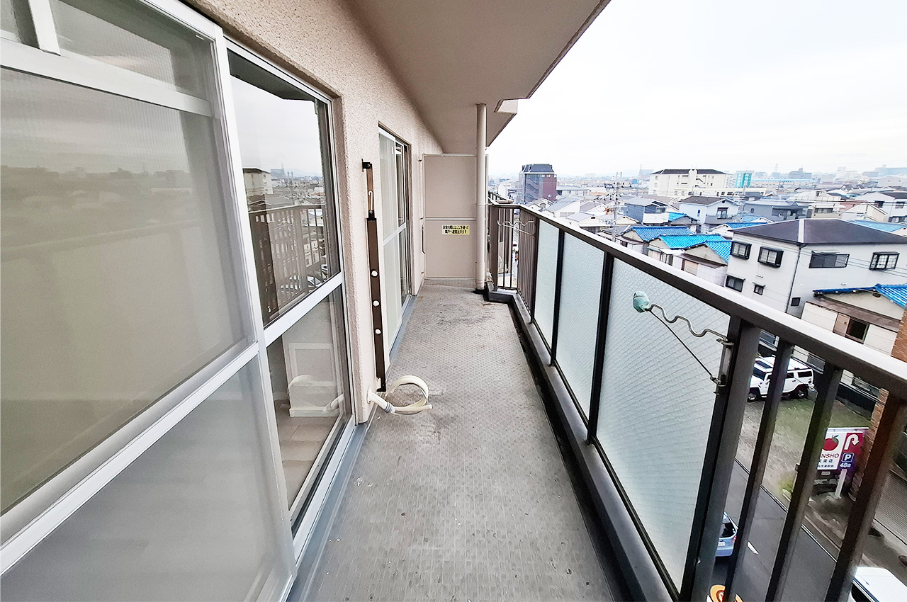 バルコニー:5階部分、南向きで日当り・眺望良好です。