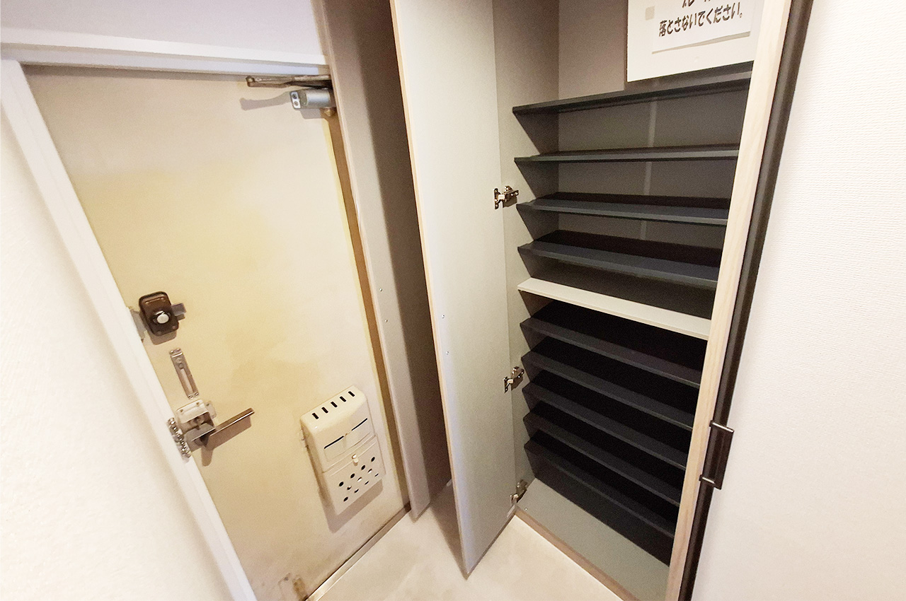 玄関：収納たっぷりの下駄箱で整理整頓ラクラク。