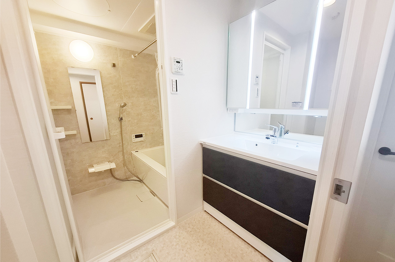 洗面室:洗面化粧台を新調済み。