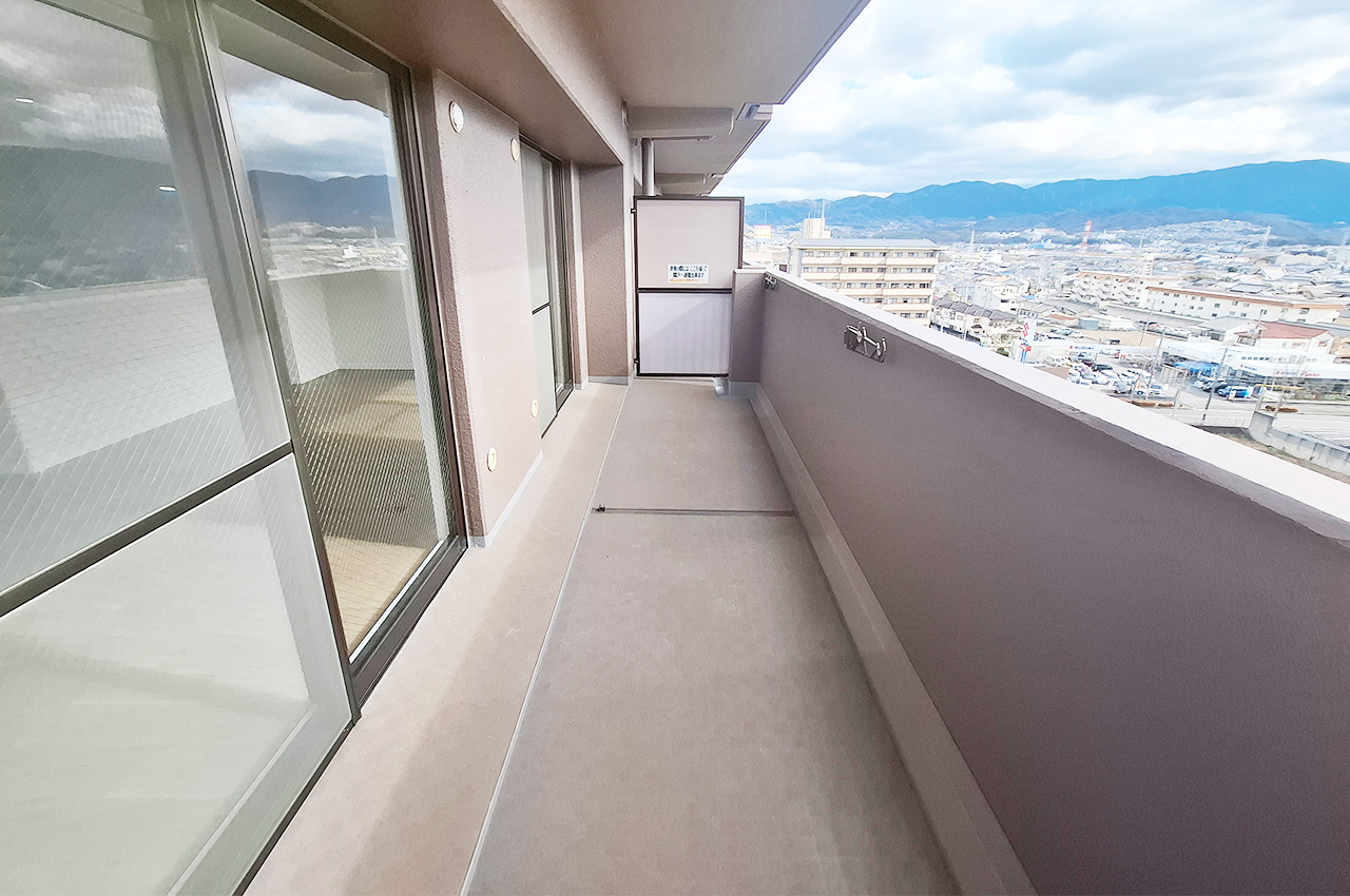 LDK側バルコニー:南向きで日当り良好。