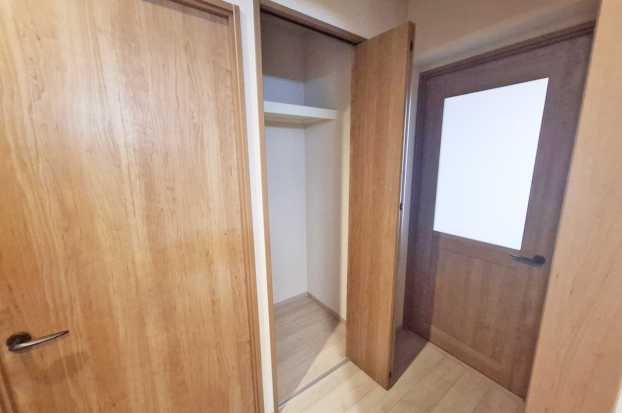 廊下物入:新調済み。