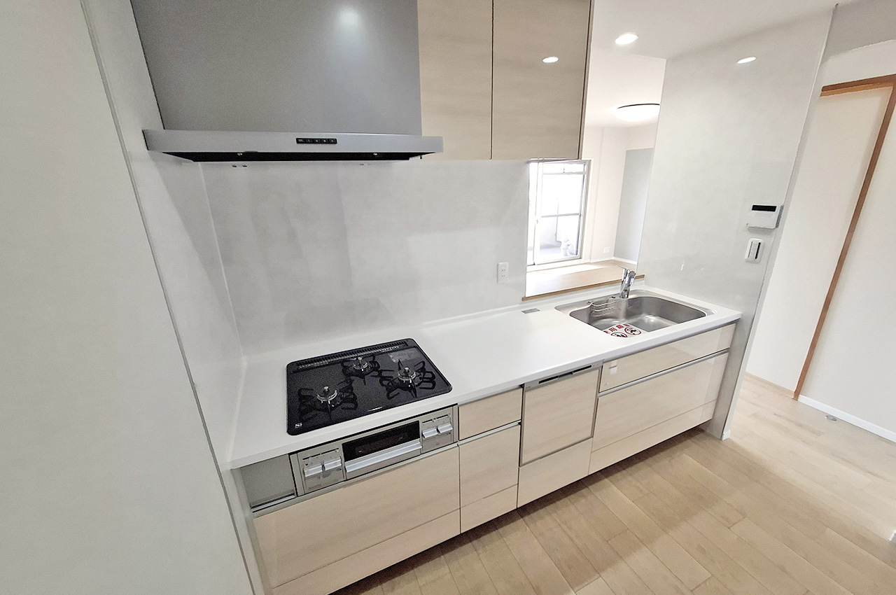 キッチン:食洗機・浄水器付きのシステムキッチンを新調済み。