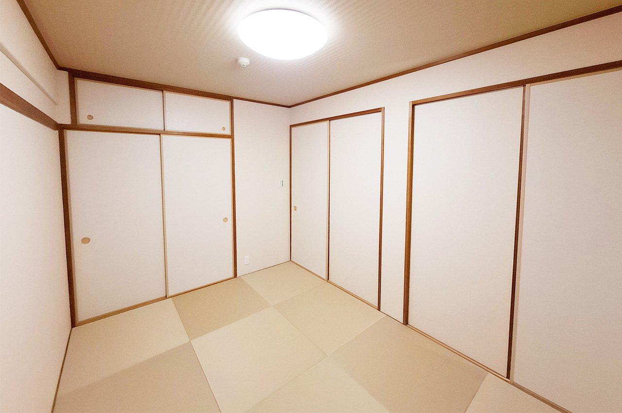 和室:半帖畳を新調するなどきれいにリフォーム済み。