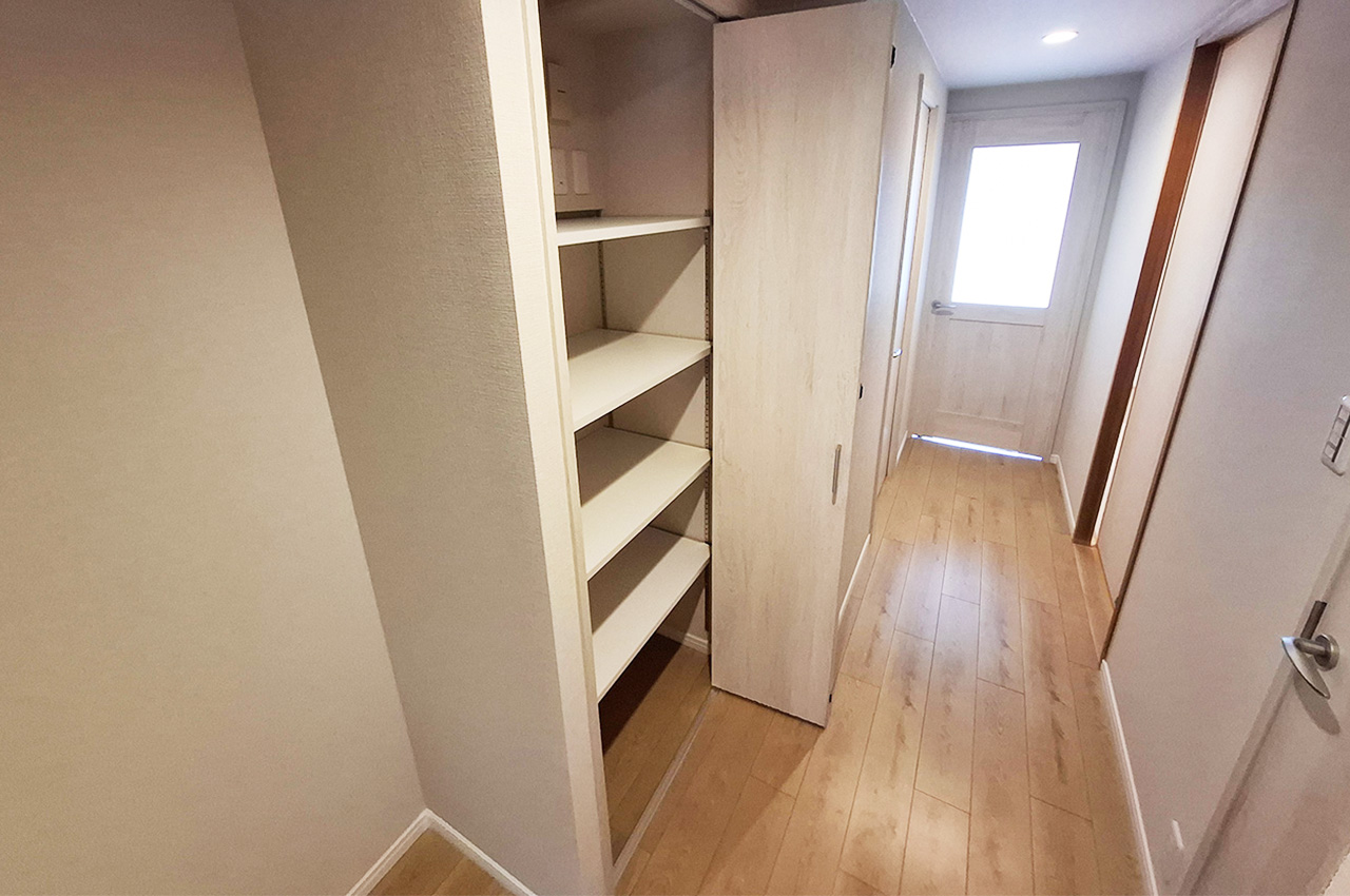 廊下物入:新調済み。