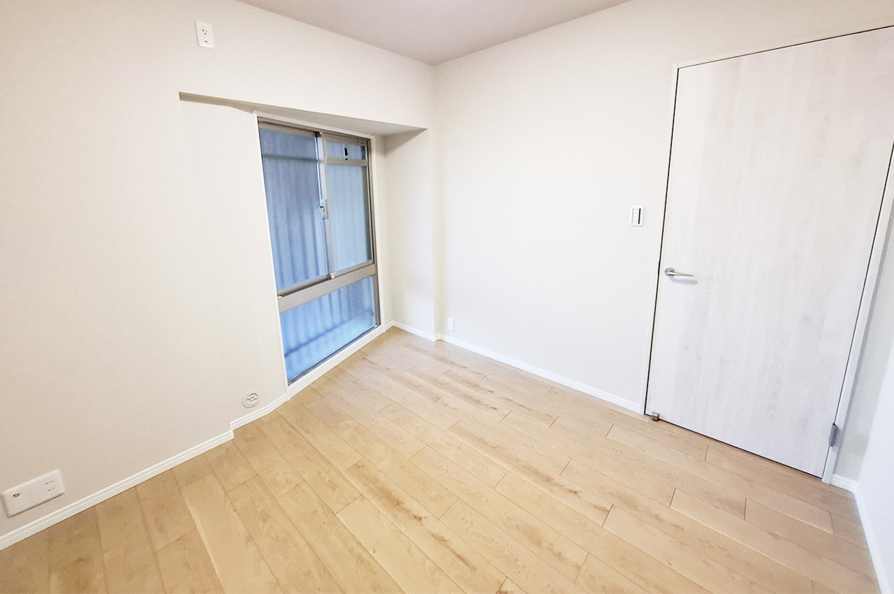 洋室2:クロスやフローリングを貼替えるなどリフォーム済み。