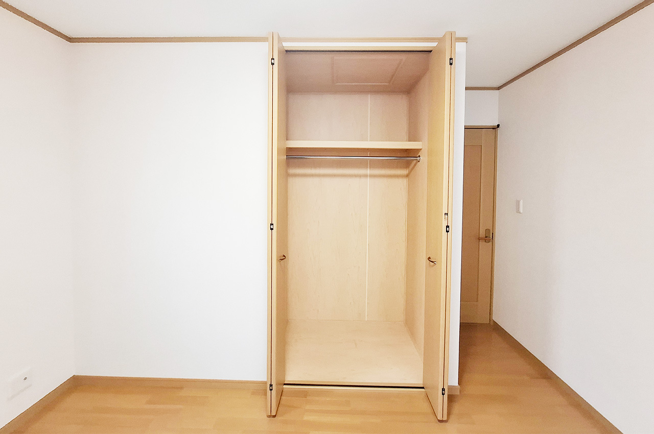 洋室2クローゼット