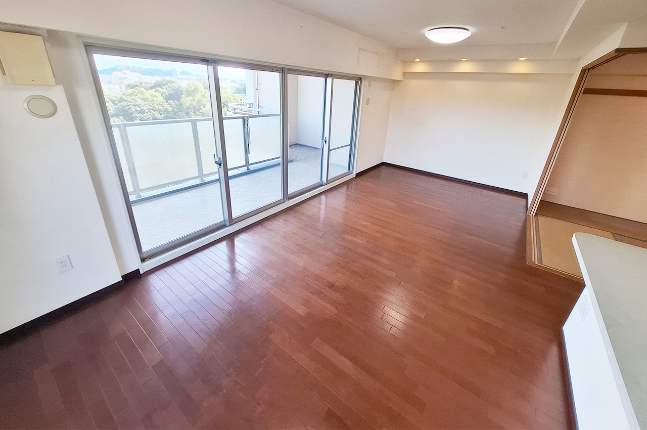 LDK：南東に面した明るいリビングダイニングです。