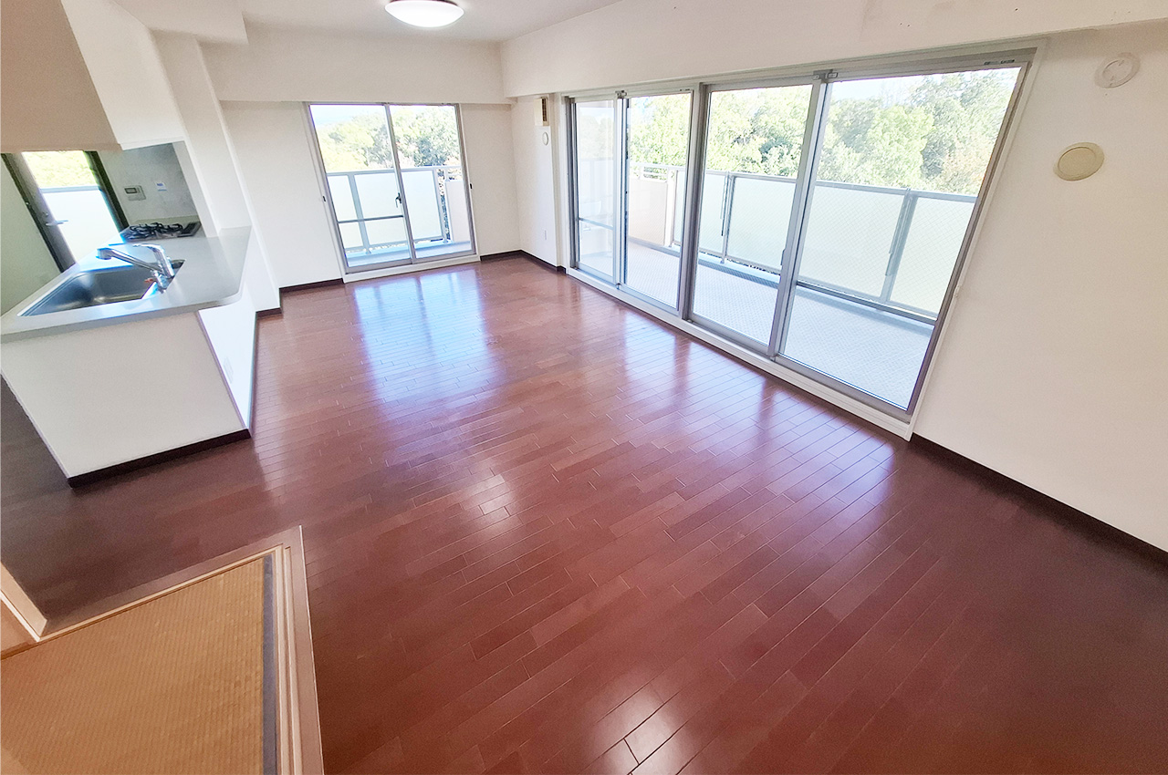 LDK：二面採光で明るく開放的なLDKです。