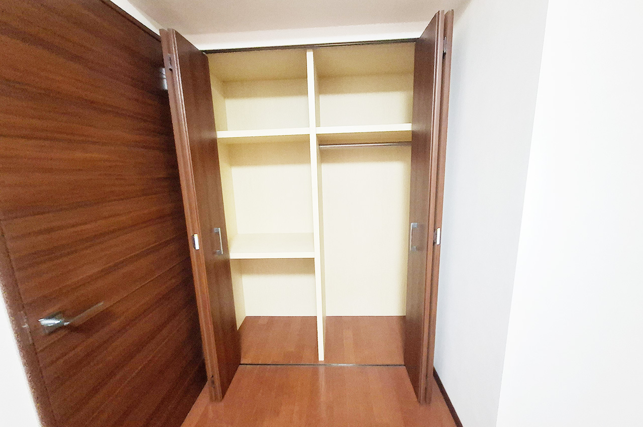 洋室2：物入＆クローゼット