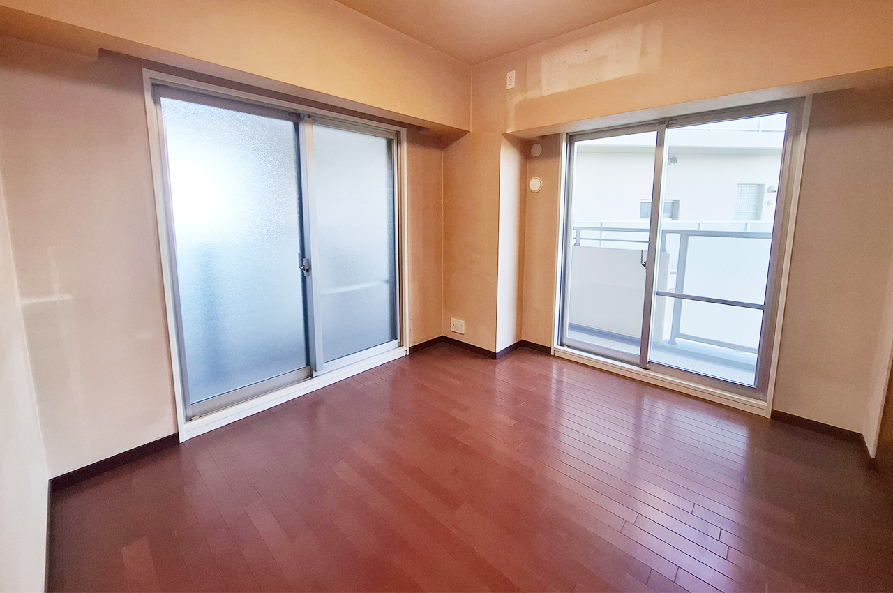 洋室3：二面のサッシからバルコニーへ出入りできます。