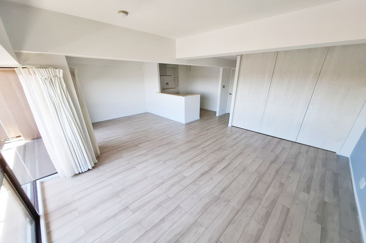 家族が集うLDKはゆとりの約18.9帖。明るく開放的な空間です。