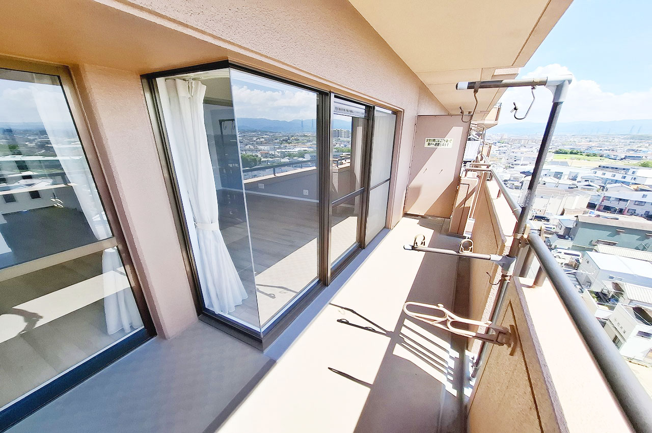 バルコニーは南西向きにつき日当り良好です。