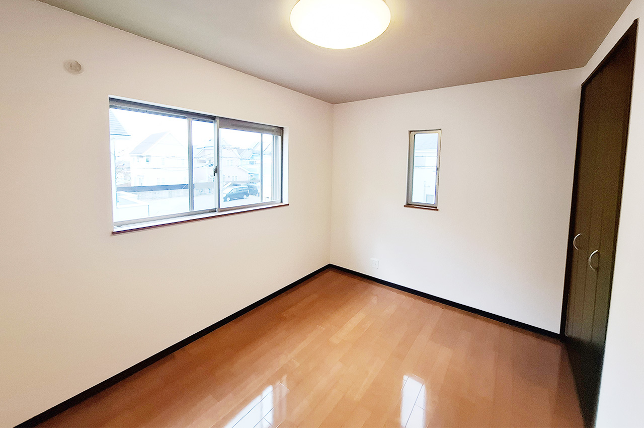 洋室4：クロスを貼替えるなどリフォーム済み。