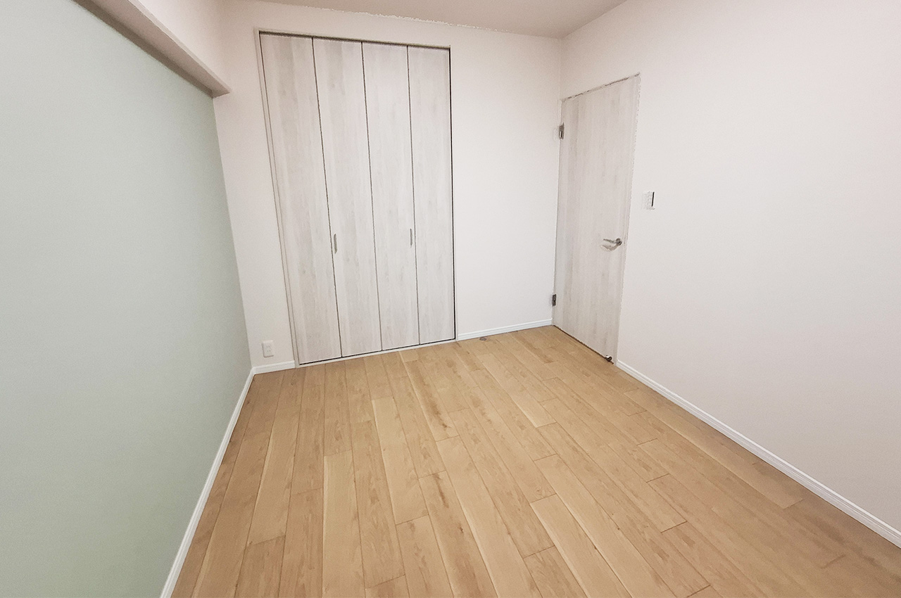 洋室1：クロスやフローリングを貼替えるなどリフォーム済み。