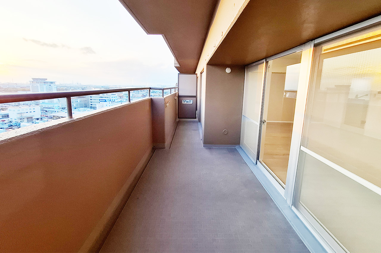 バルコニー：14階部分の南西向きで、日当たり・眺望良好。