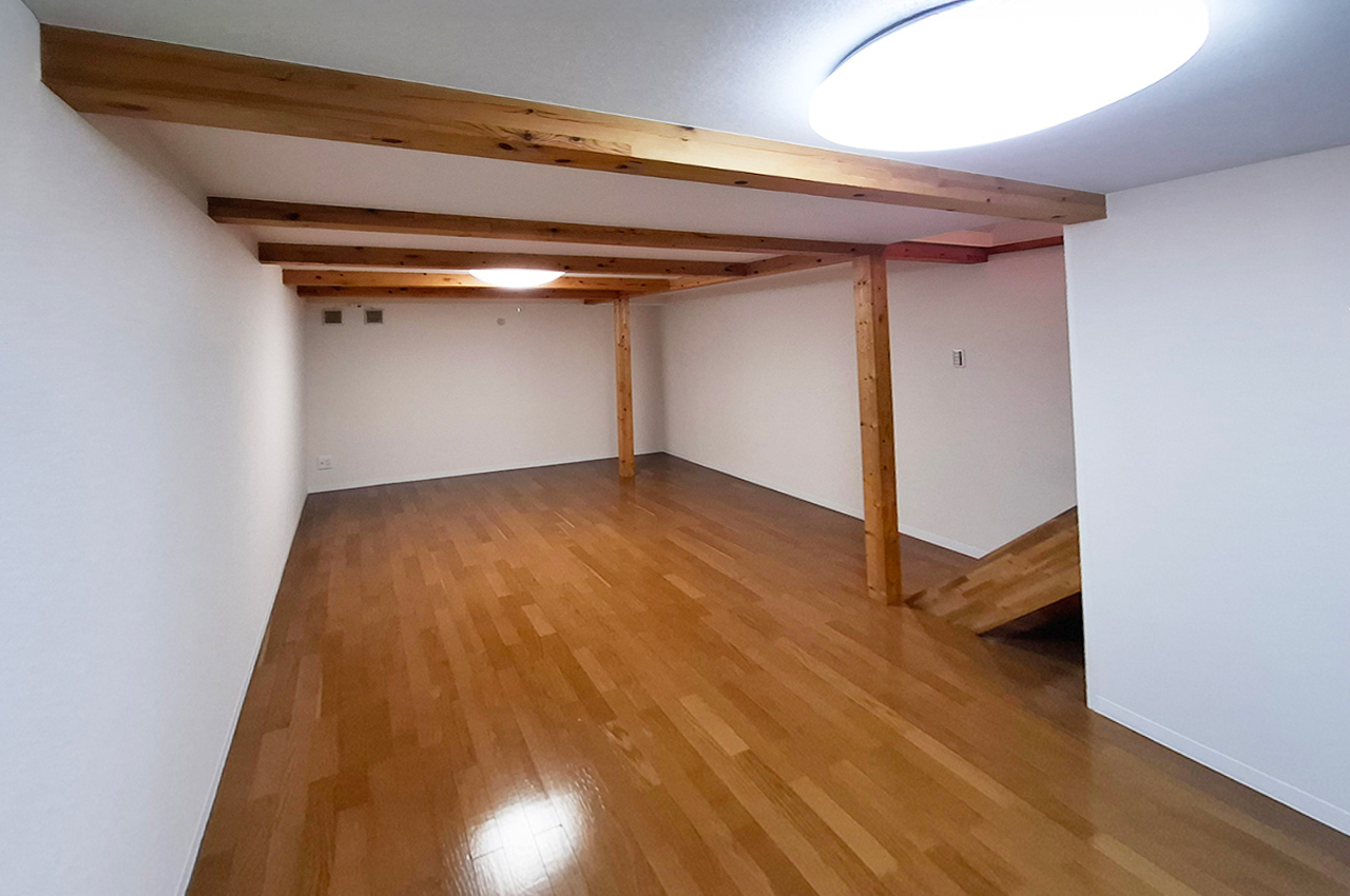 地下納戸:約14帖あり、季節家電や普段使わない物などたっぷり収納可能。