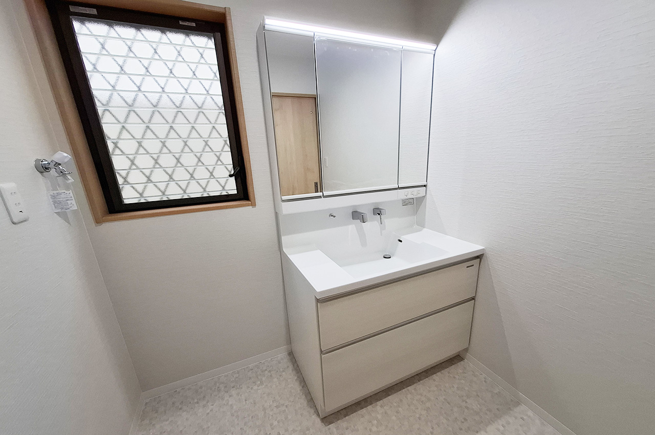 洗面室:洗面化粧台を新調するなどリフォーム済み。