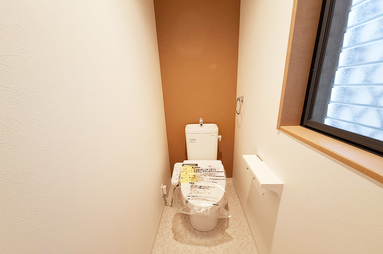 1Fトイレ:便器・温水洗浄便座を新調済み。