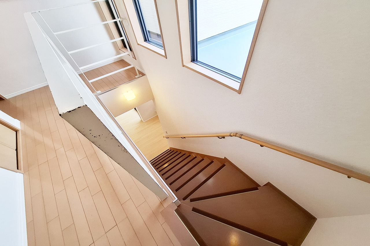 階段:階段ノンスリップ加工を施しました。