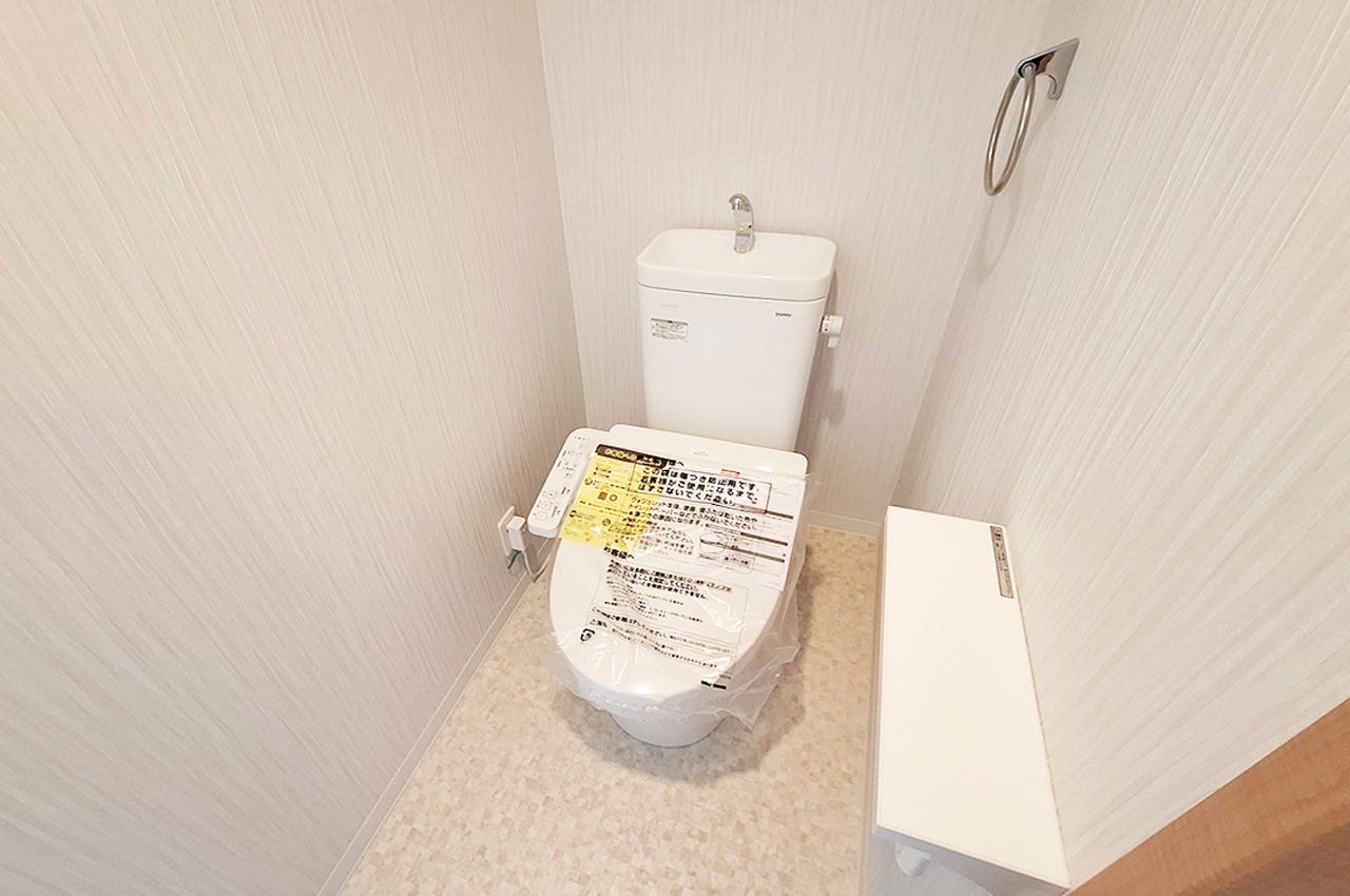 2Fトイレ:便器・温水洗浄便座を新調済み。