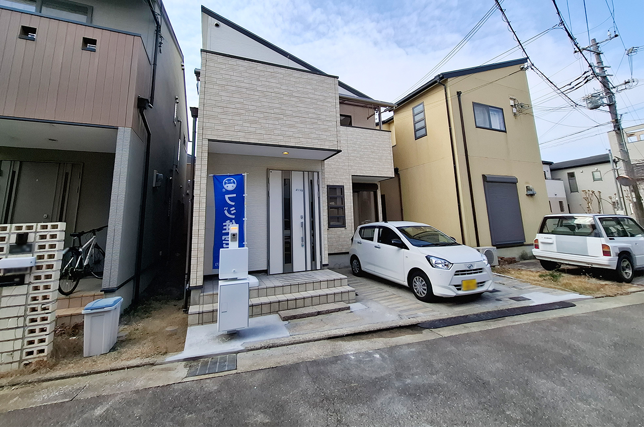 前面道路含む外観