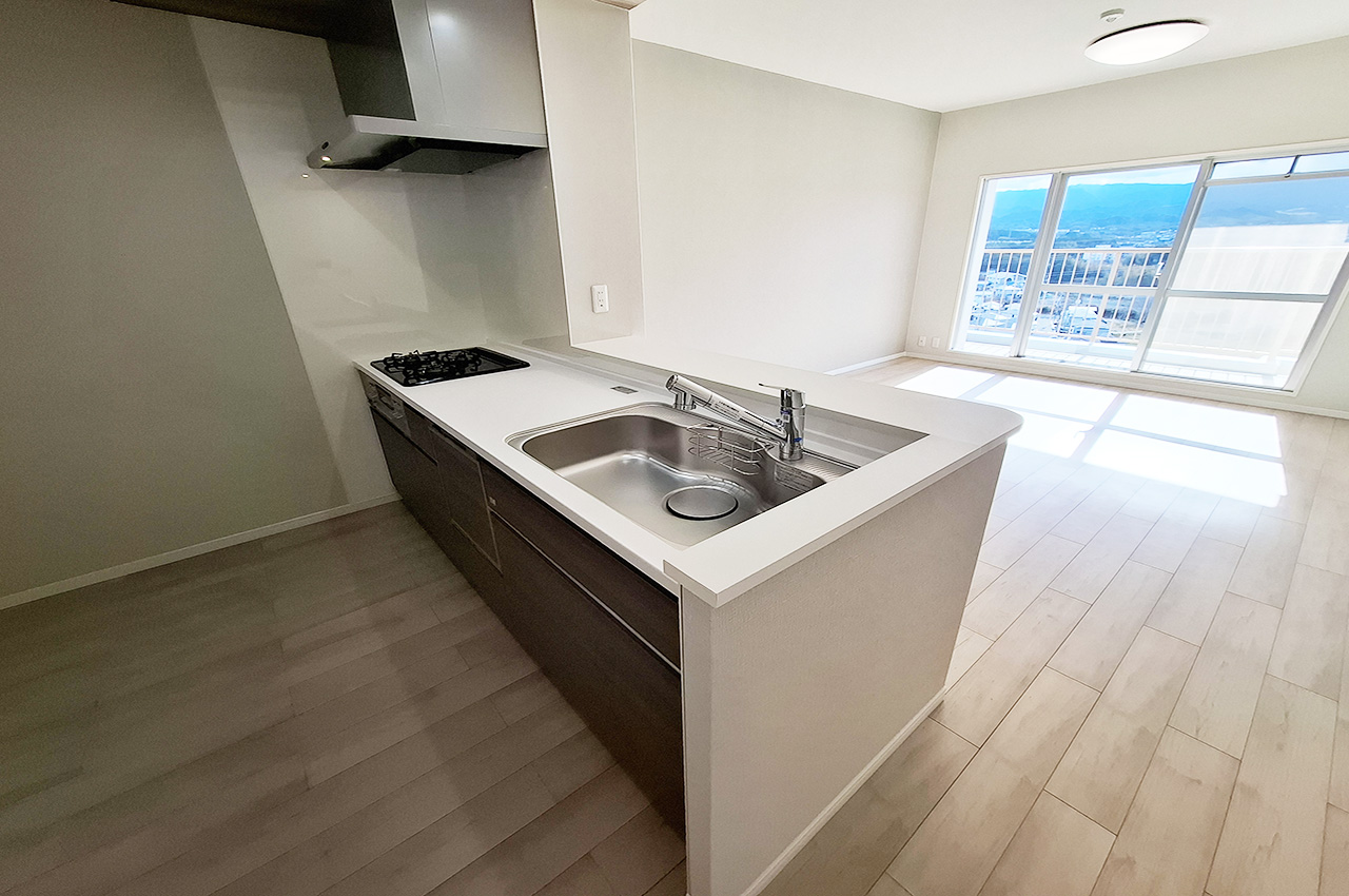 キッチン:キッチンカウンターを新調した使い勝手の良いキッチン。