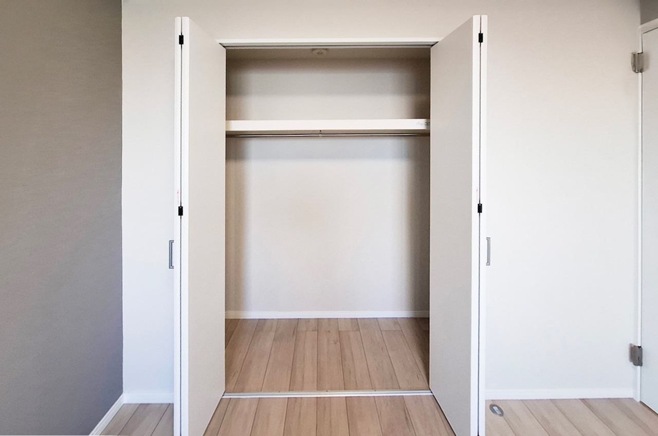 洋室1クローゼット:新調済み。
