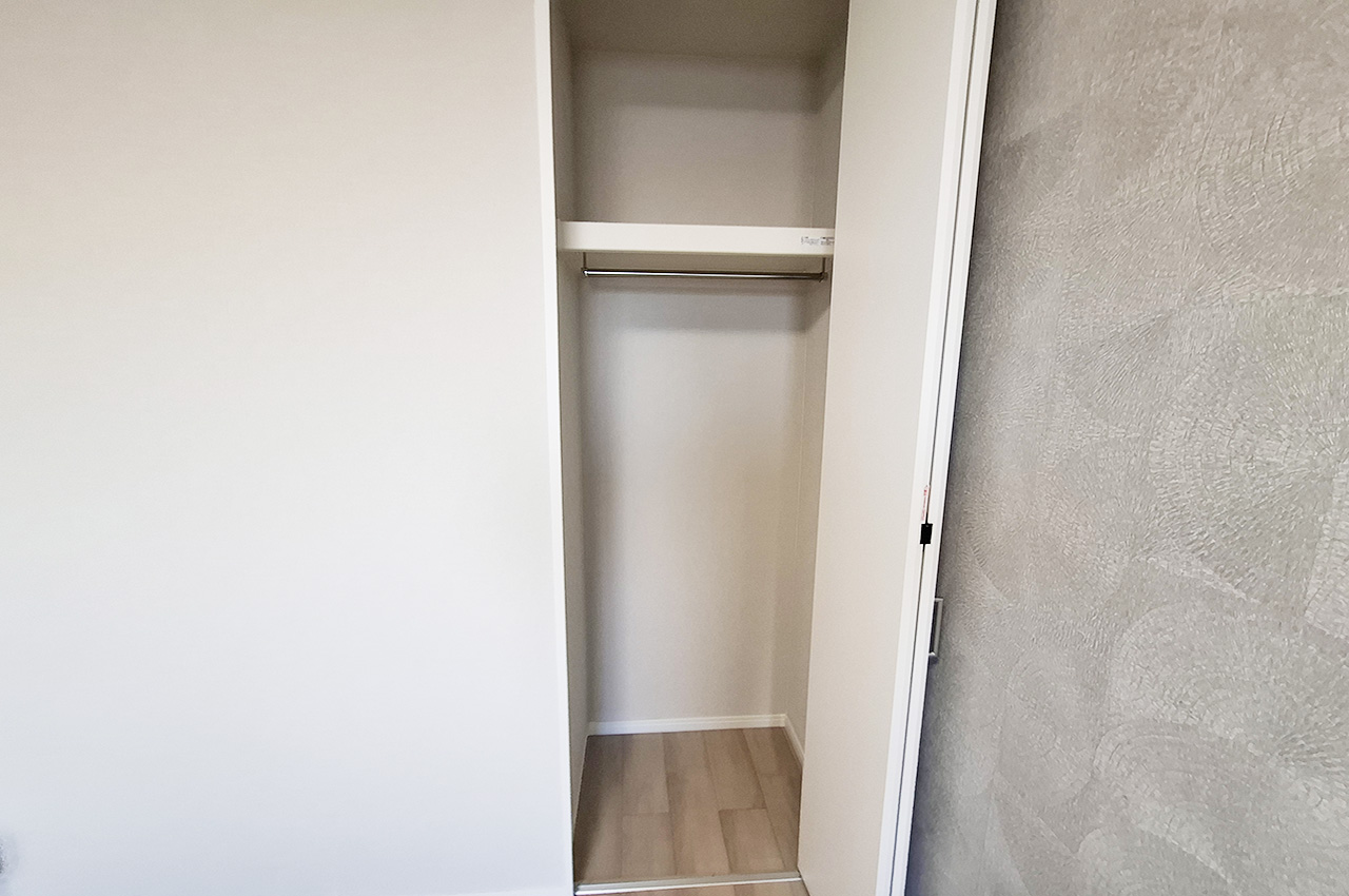 洋室2クローゼット:新調済み。