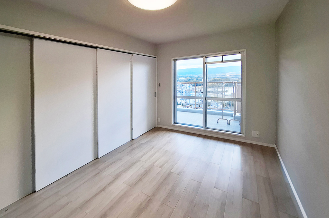 洋室3:クロスやフローリングを貼替えるなどリフォーム済み。