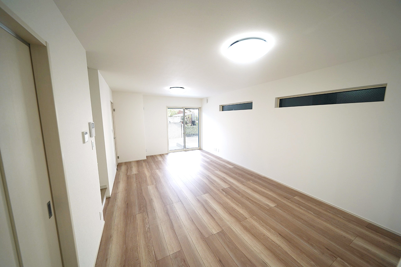 リビングダイニング:リビングから駐車場へ出られます。